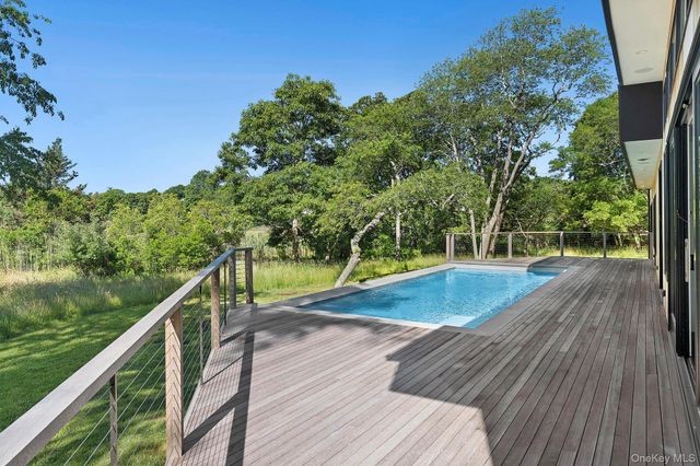 8 Hilo Drive, Shelter Island, NY 11964