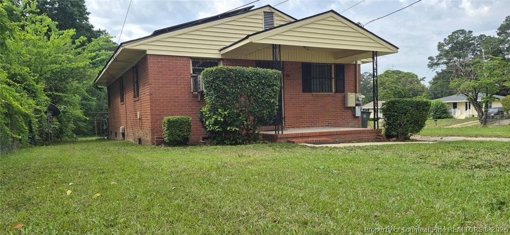 909 Rochester Drive, Fayetteville, NC 28305 — exterior