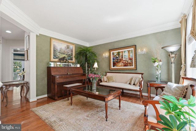 1072 SAFA ST, Herndon, VA 20170
