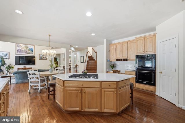1072 SAFA ST, Herndon, VA 20170