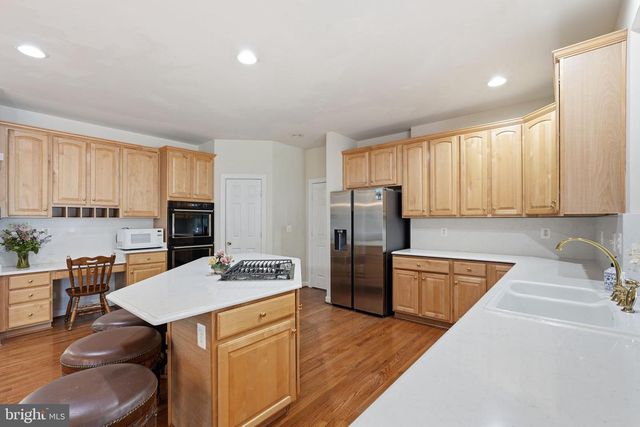 1072 SAFA ST, Herndon, VA 20170