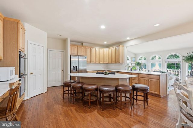1072 SAFA ST, Herndon, VA 20170