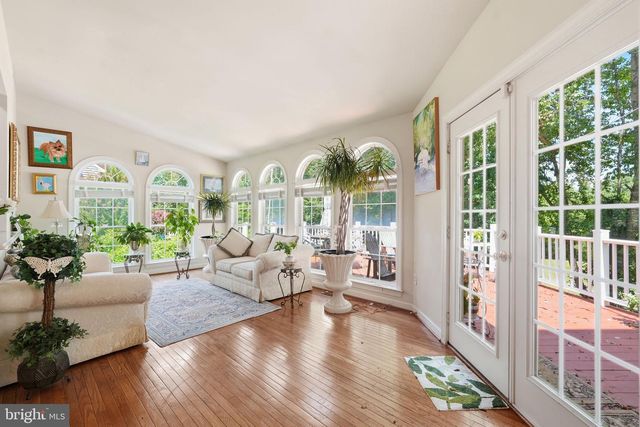1072 SAFA ST, Herndon, VA 20170