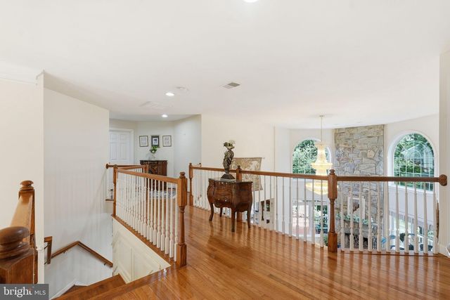 1072 SAFA ST, Herndon, VA 20170