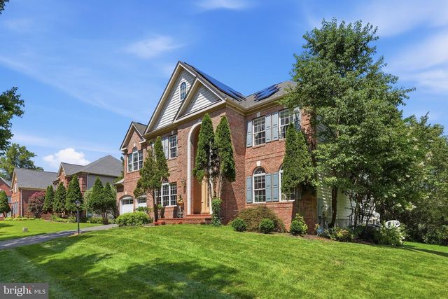 1072 SAFA ST, Herndon, VA 20170