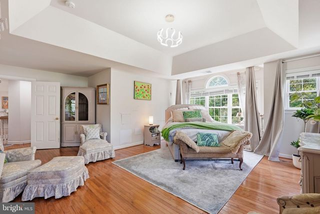 1072 SAFA ST, Herndon, VA 20170