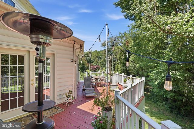 1072 SAFA ST, Herndon, VA 20170