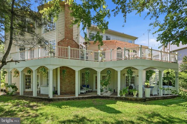 1072 SAFA ST, Herndon, VA 20170