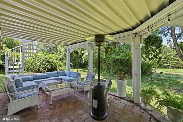 1072 SAFA ST, Herndon, VA 20170