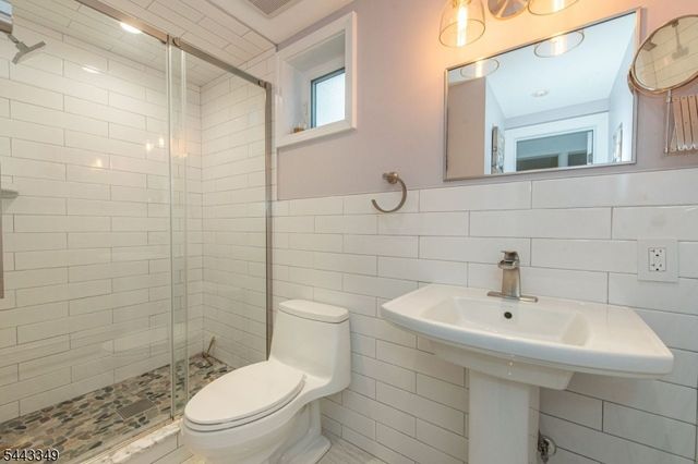 33 S Lakeside Ave, Jefferson Twp., NJ 07849