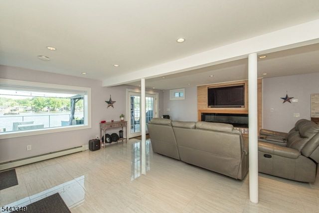 33 S Lakeside Ave, Jefferson Twp., NJ 07849
