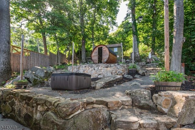 33 S Lakeside Ave, Jefferson Twp., NJ 07849