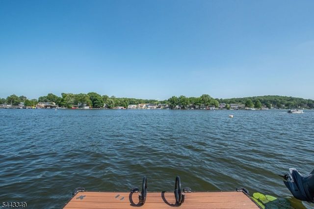 33 S Lakeside Ave, Jefferson Twp., NJ 07849