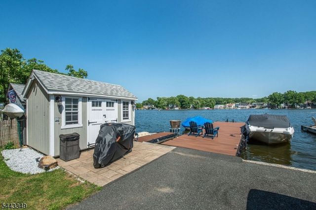 33 S Lakeside Ave, Jefferson Twp., NJ 07849