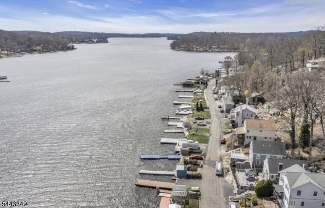 33 S Lakeside Ave, Jefferson Twp., NJ 07849