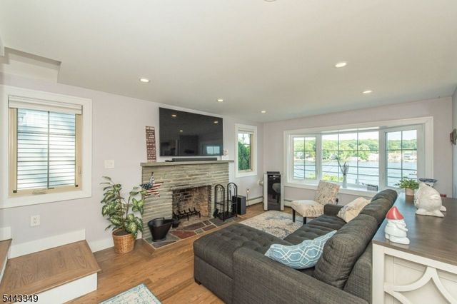 33 S Lakeside Ave, Jefferson Twp., NJ 07849