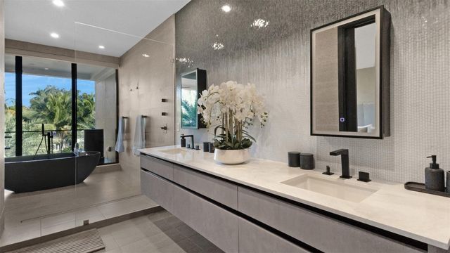 823 Ponce De Leon Drive, Fort Lauderdale, FL 33316