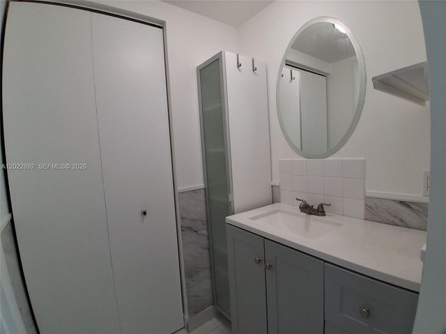 690 SW 1st Ct PHI19, Miami, FL 33130