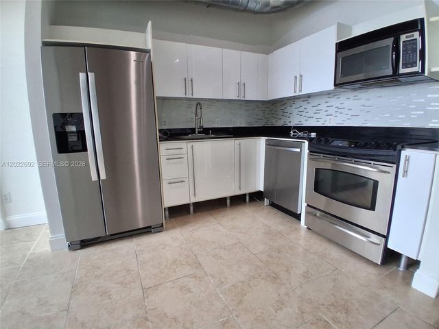 690 SW 1st Ct PHI19, Miami, FL 33130