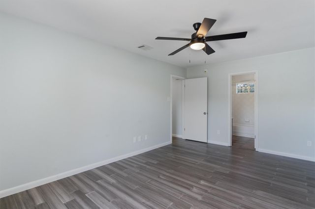 6300 Crumley LN, Austin, TX 78741