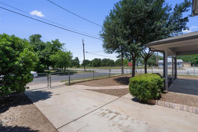 6300 Crumley LN, Austin, TX 78741