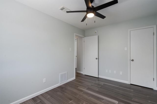 6300 Crumley LN, Austin, TX 78741