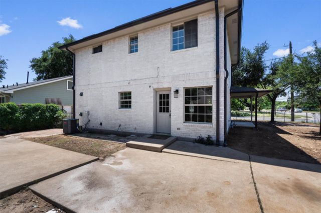 6300 Crumley LN, Austin, TX 78741