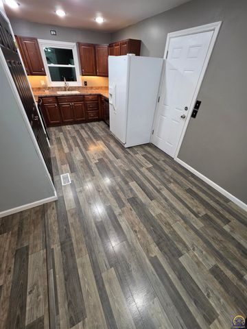 4632 NW 35th ST, Topeka, KS 66618