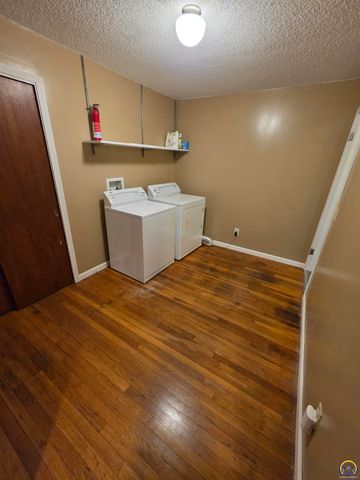 4632 NW 35th ST, Topeka, KS 66618