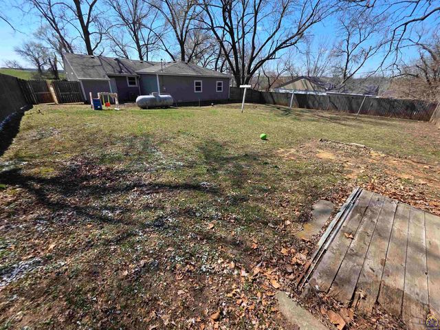 4632 NW 35th ST, Topeka, KS 66618