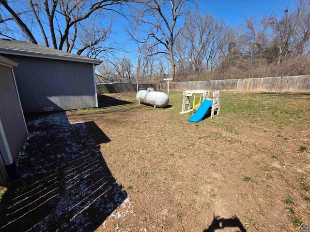 4632 NW 35th ST, Topeka, KS 66618