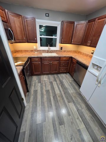 4632 NW 35th ST, Topeka, KS 66618