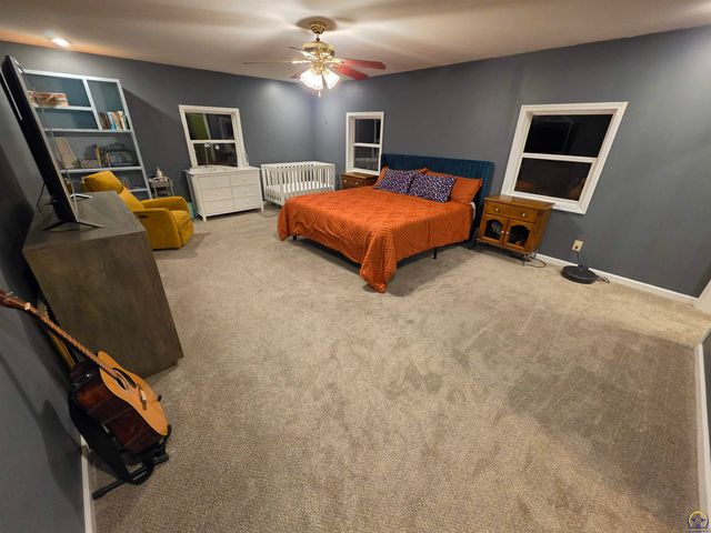 4632 NW 35th ST, Topeka, KS 66618