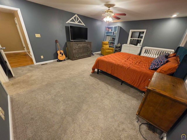 4632 NW 35th ST, Topeka, KS 66618