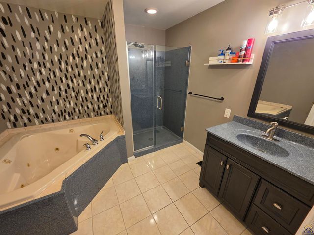 4632 NW 35th ST, Topeka, KS 66618