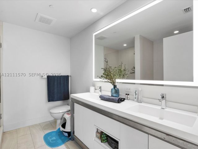 2000 Metropica Way 404, Sunrise, FL 33323