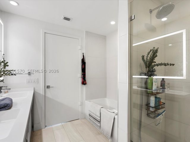 2000 Metropica Way 404, Sunrise, FL 33323