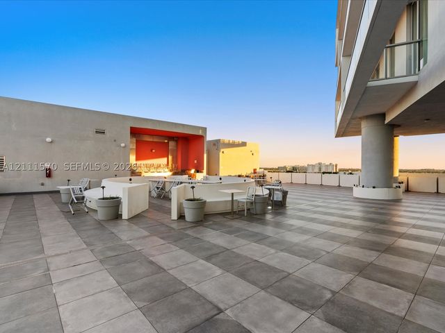 2000 Metropica Way 404, Sunrise, FL 33323