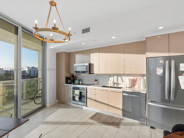 2000 Metropica Way 404, Sunrise, FL 33323