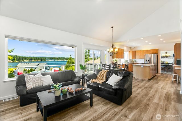 6074 Osprey Circle, Bremerton, WA 98312