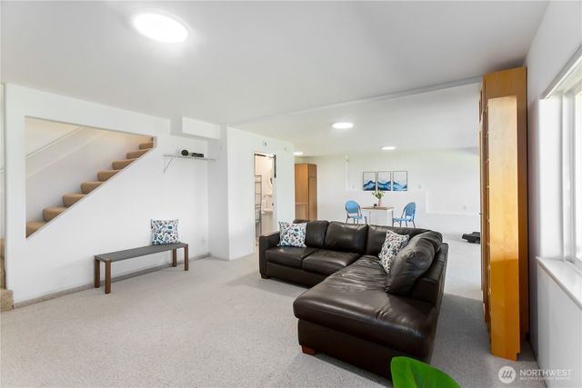 6074 Osprey Circle, Bremerton, WA 98312