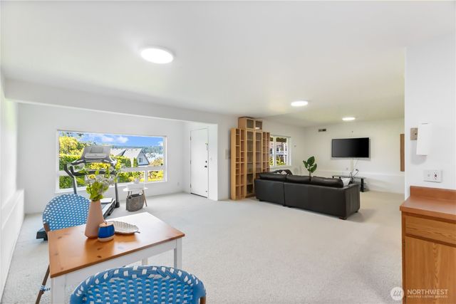6074 Osprey Circle, Bremerton, WA 98312
