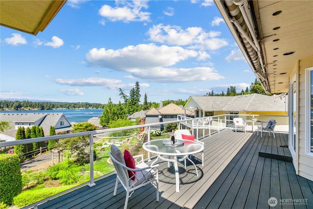 6074 Osprey Circle, Bremerton, WA 98312