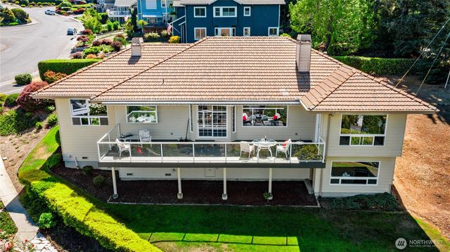 6074 Osprey Circle, Bremerton, WA 98312