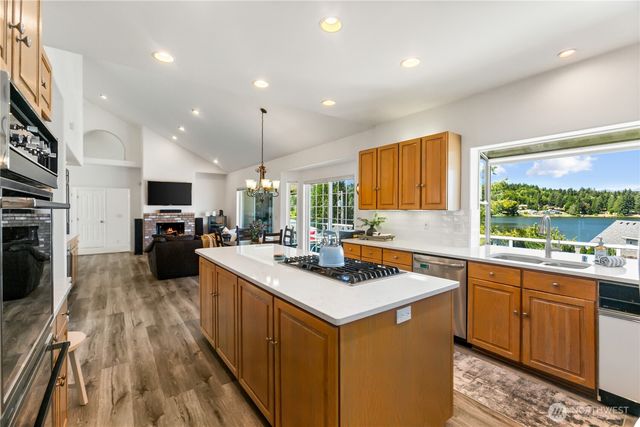 6074 Osprey Circle, Bremerton, WA 98312