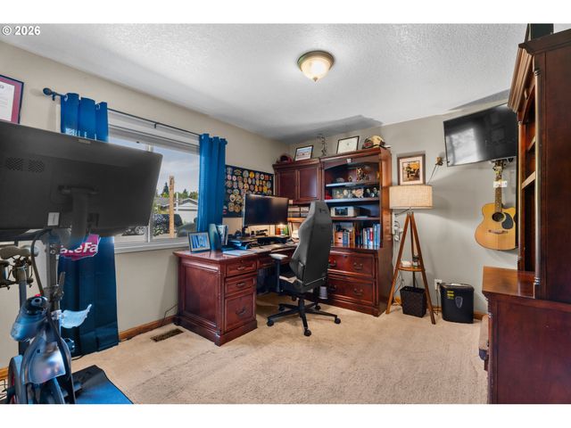 960 N aspen, Canby, OR 97013