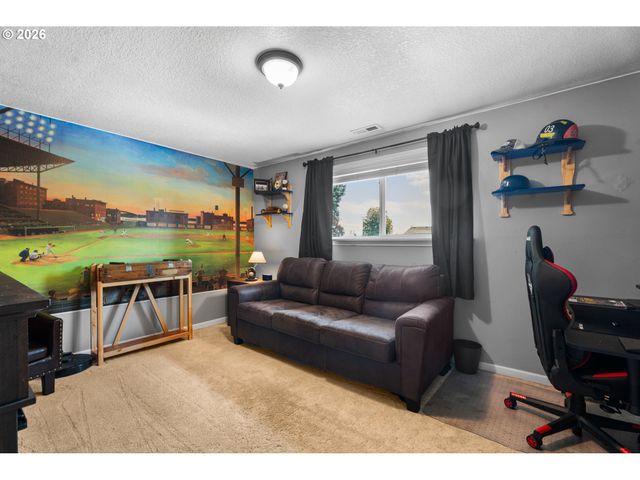 960 N aspen, Canby, OR 97013