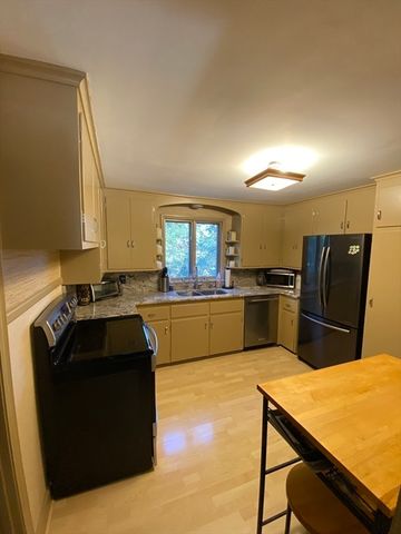 94 Beeching St, Worcester, MA 01602