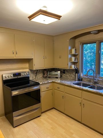 94 Beeching St, Worcester, MA 01602