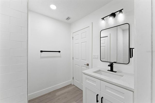 10124 N HYACINTH AVENUE, Tampa, FL 33612